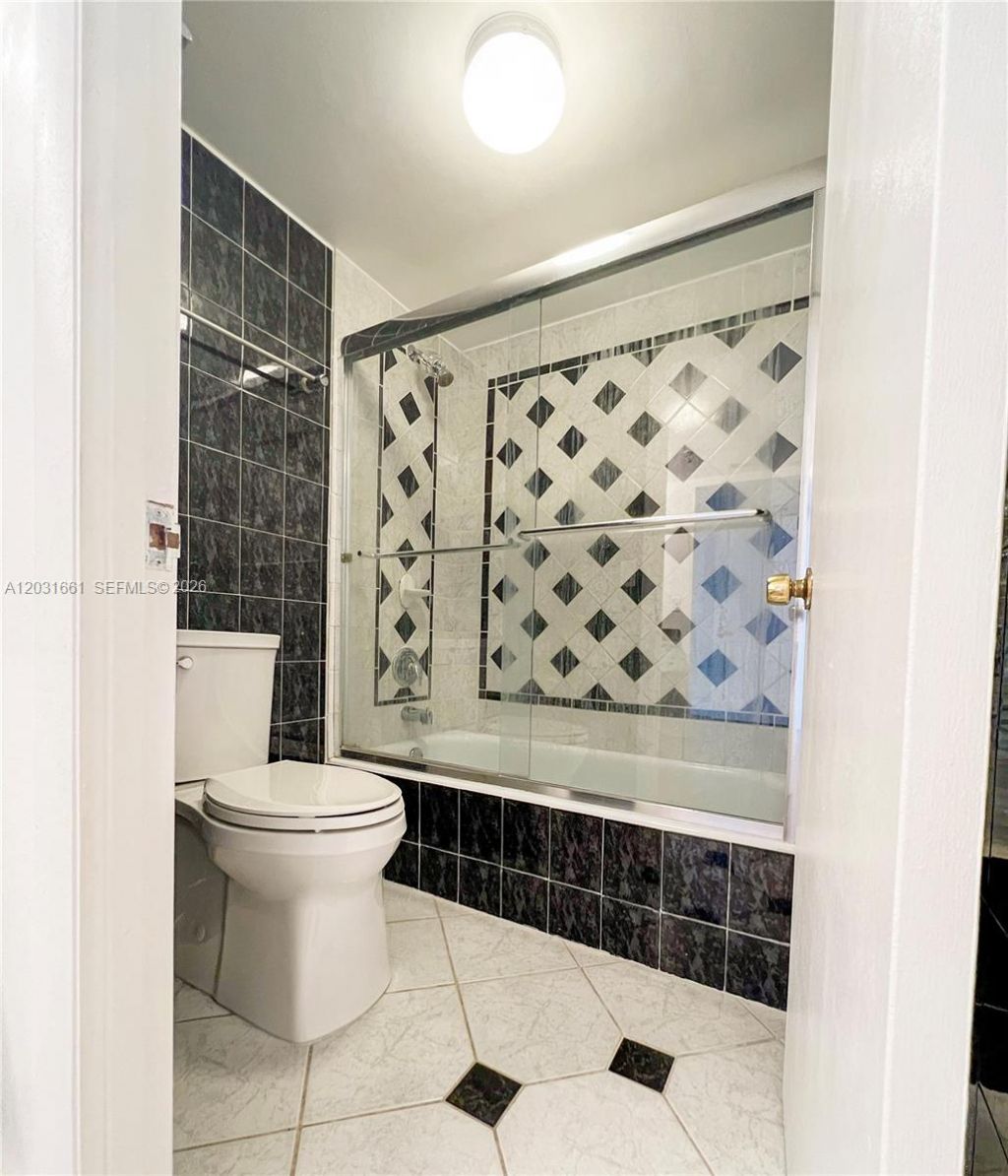 671 NE 195th St , Unit 425-E, Miami, FL 33179 Photo