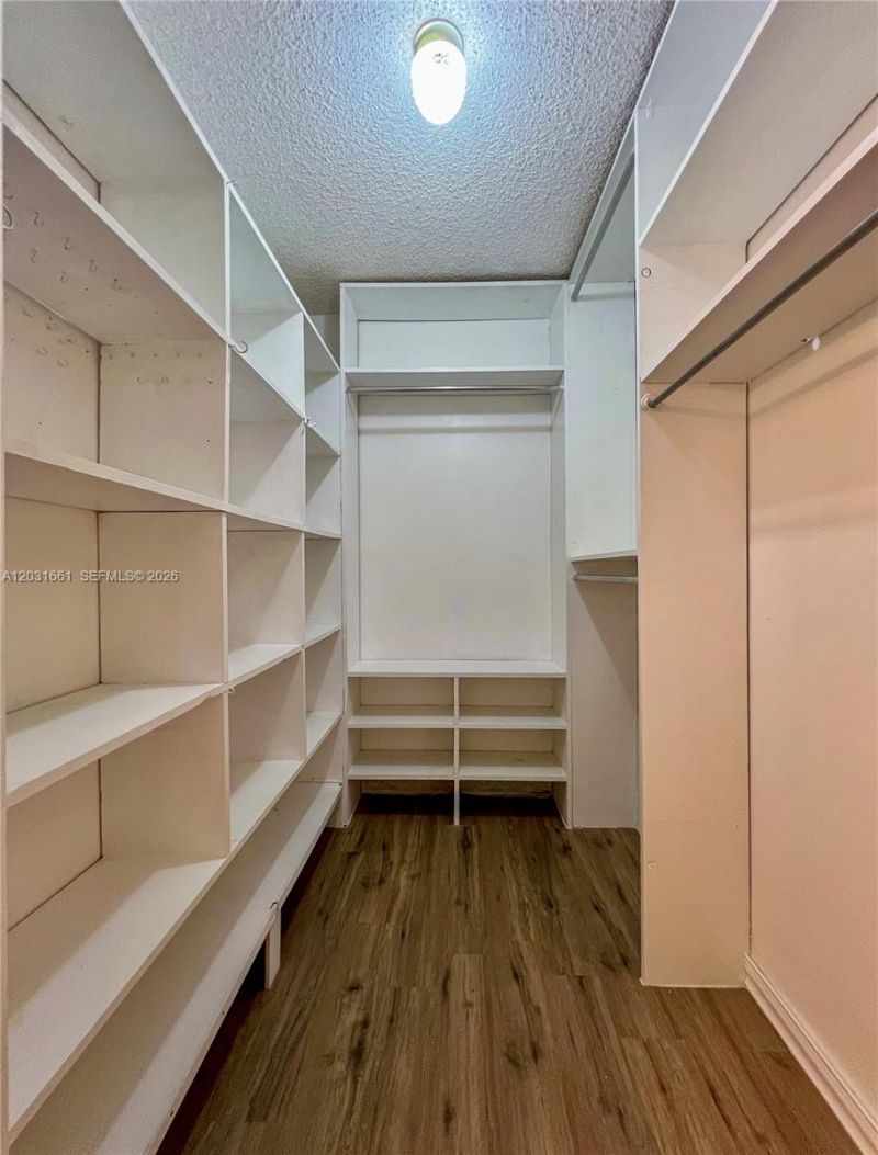 671 NE 195th St , Unit 425-E, Miami, FL 33179 Photo