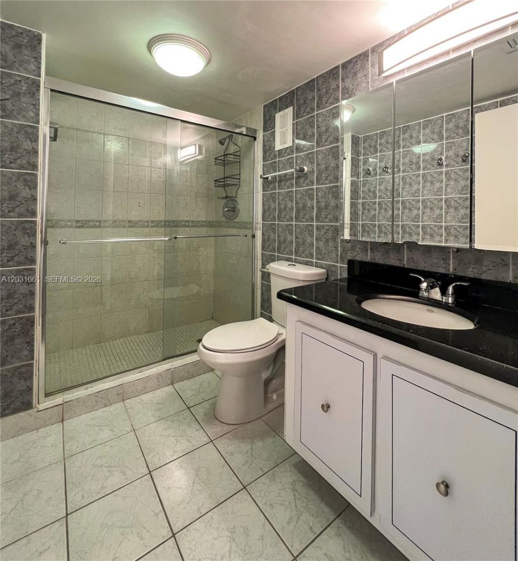 671 NE 195th St , Unit 425-E, Miami, FL 33179 Photo