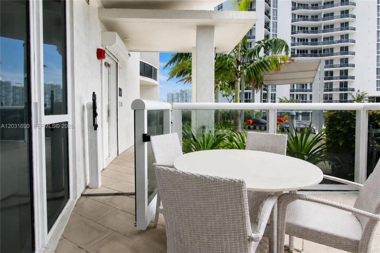 15811 Collins Ave , Unit 403, Sunny Isles Beach, FL 33160 Photo
