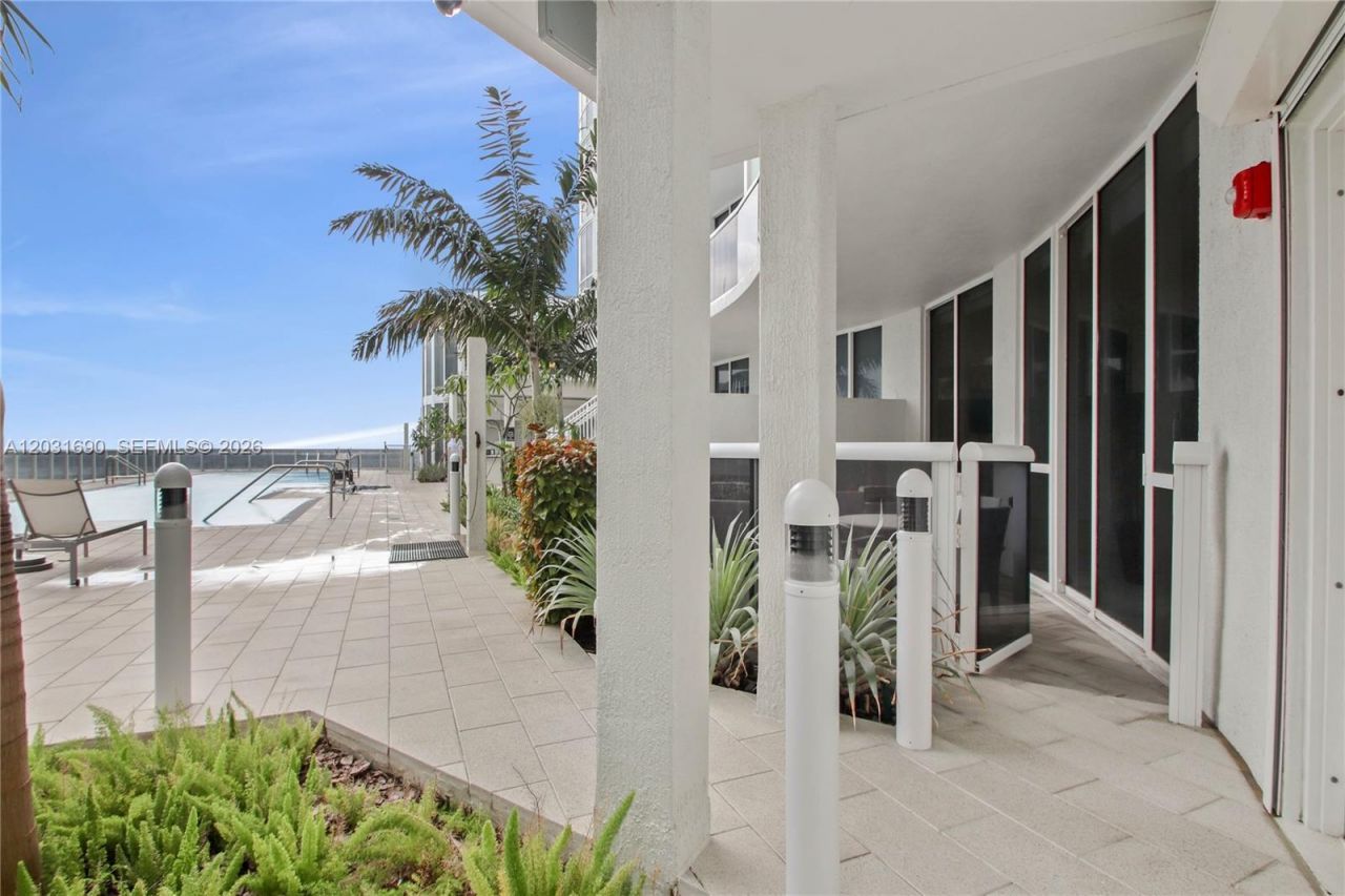 15811 Collins Ave , Unit 403, Sunny Isles Beach, FL 33160 Photo