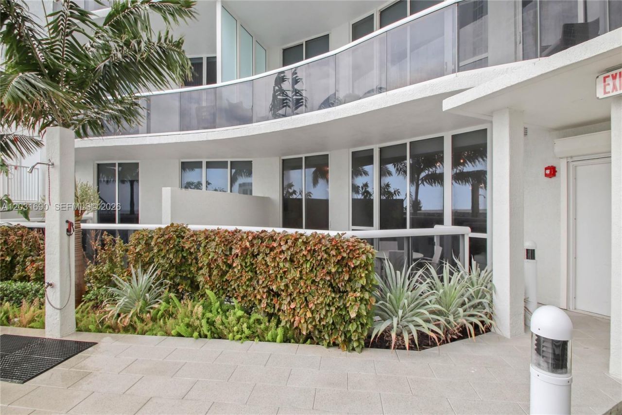 15811 Collins Ave , Unit 403, Sunny Isles Beach, FL 33160 Photo