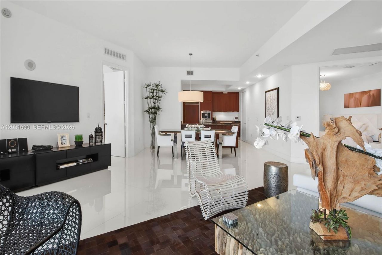 15811 Collins Ave , Unit 403, Sunny Isles Beach, FL 33160 Photo