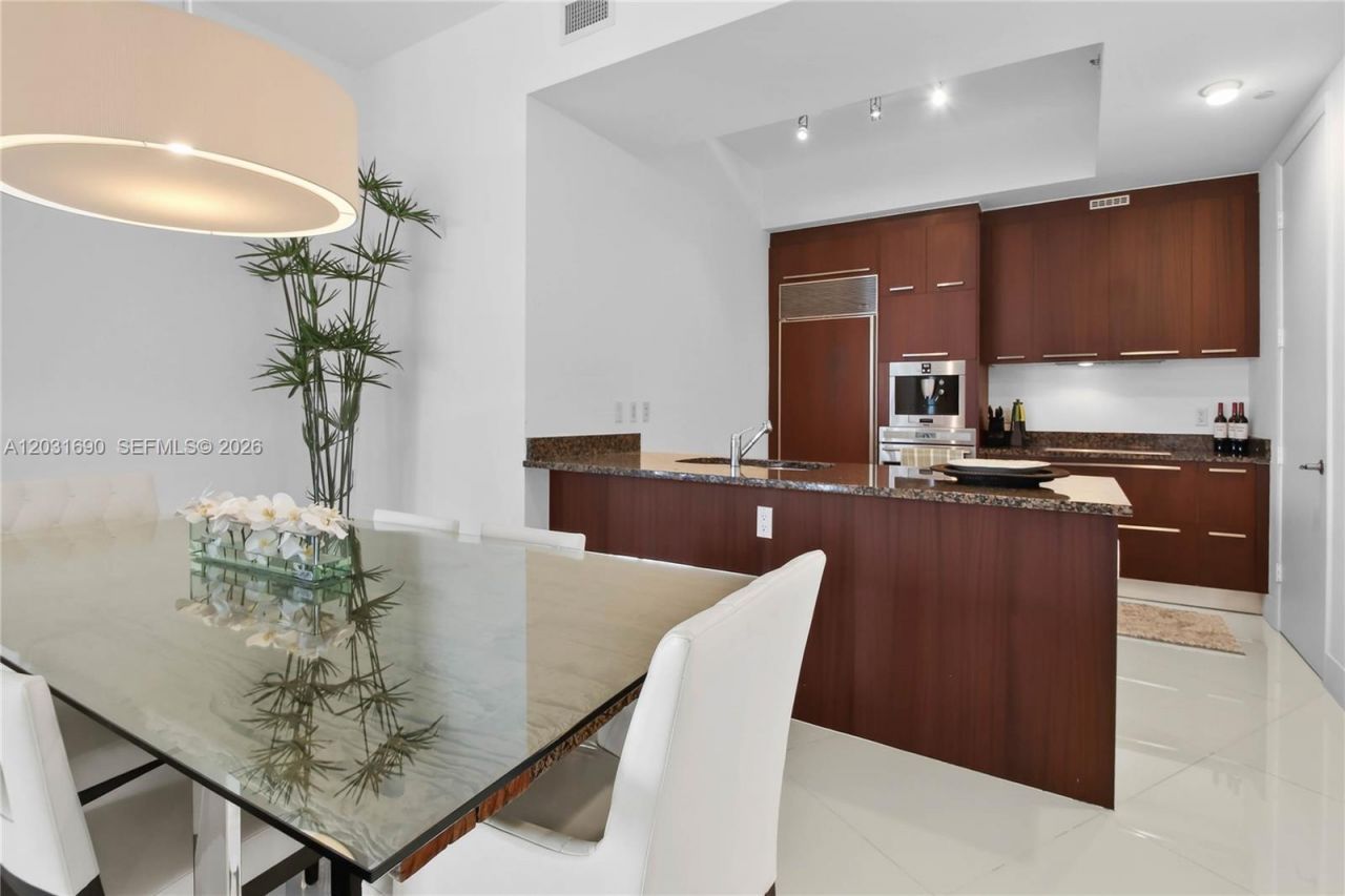 15811 Collins Ave , Unit 403, Sunny Isles Beach, FL 33160 Photo