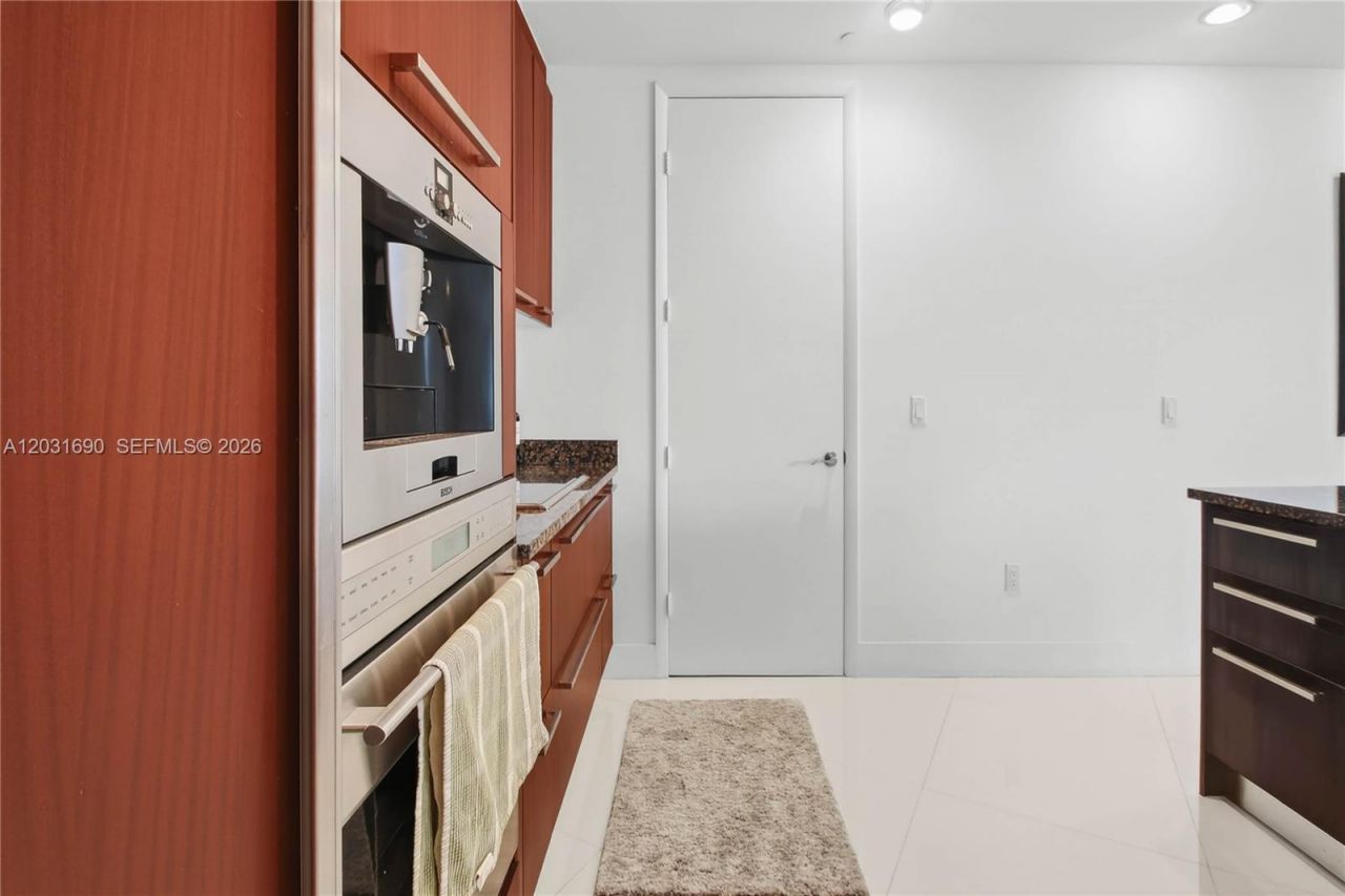 15811 Collins Ave , Unit 403, Sunny Isles Beach, FL 33160 Photo