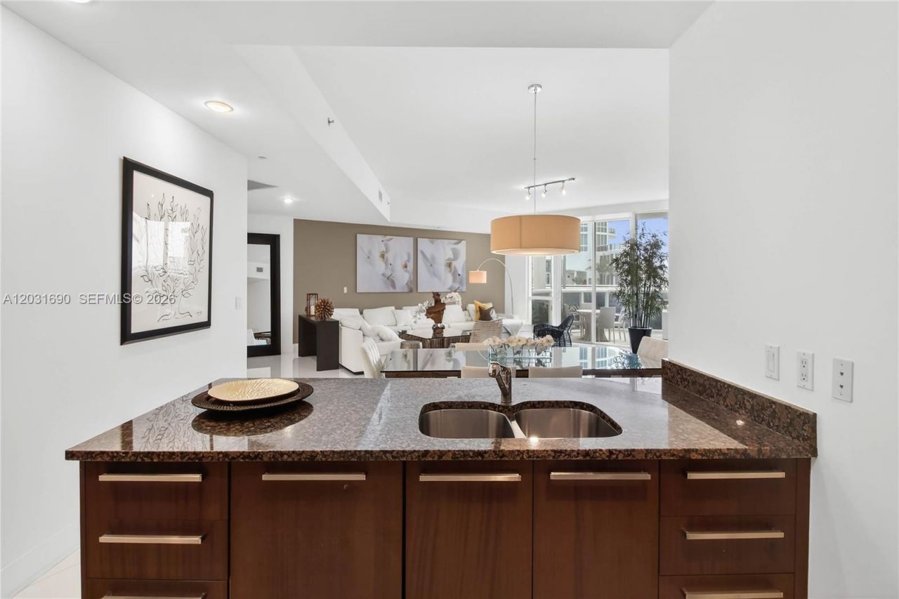 15811 Collins Ave , Unit 403, Sunny Isles Beach, FL 33160 Photo