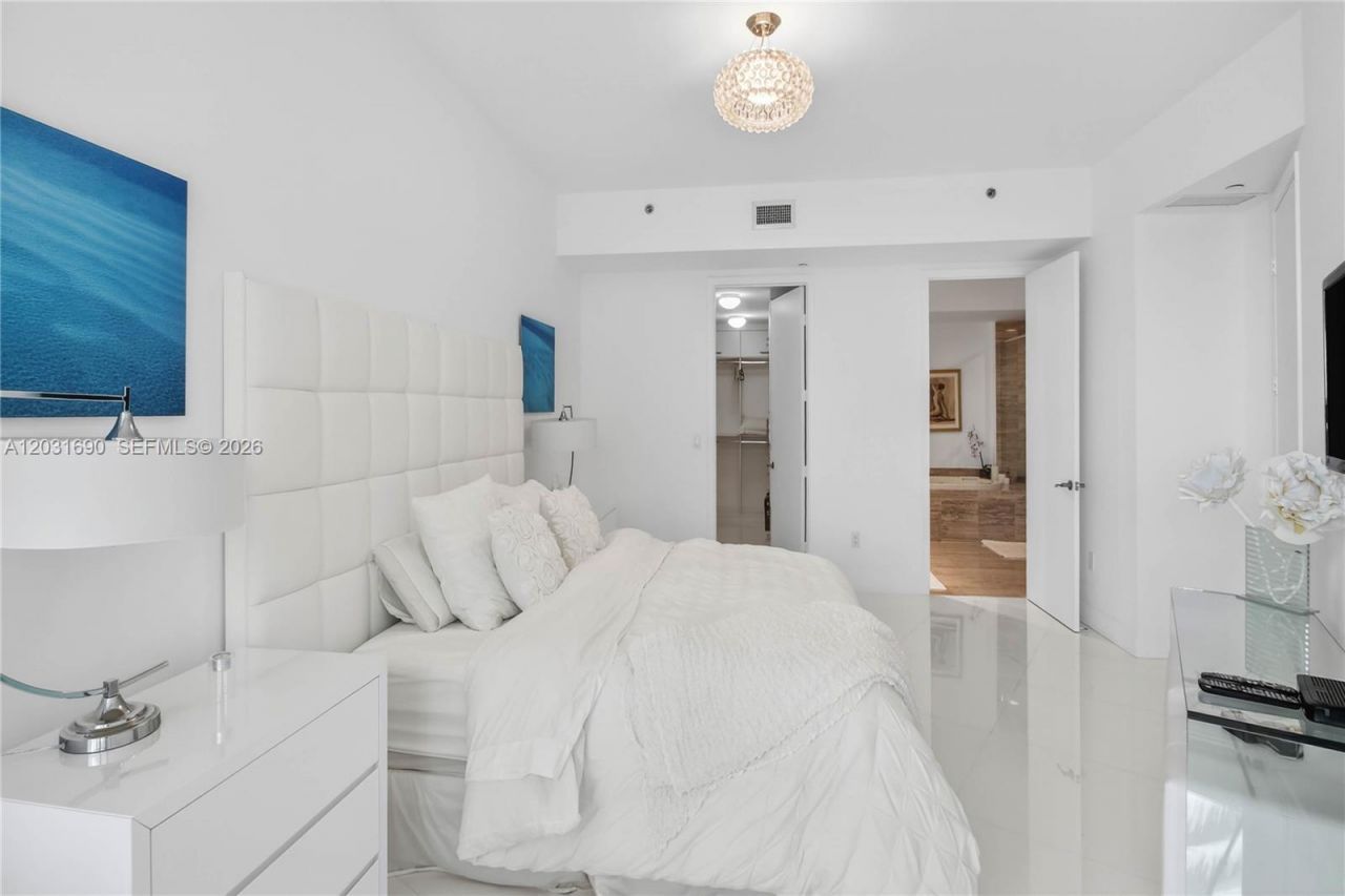 15811 Collins Ave , Unit 403, Sunny Isles Beach, FL 33160 Photo