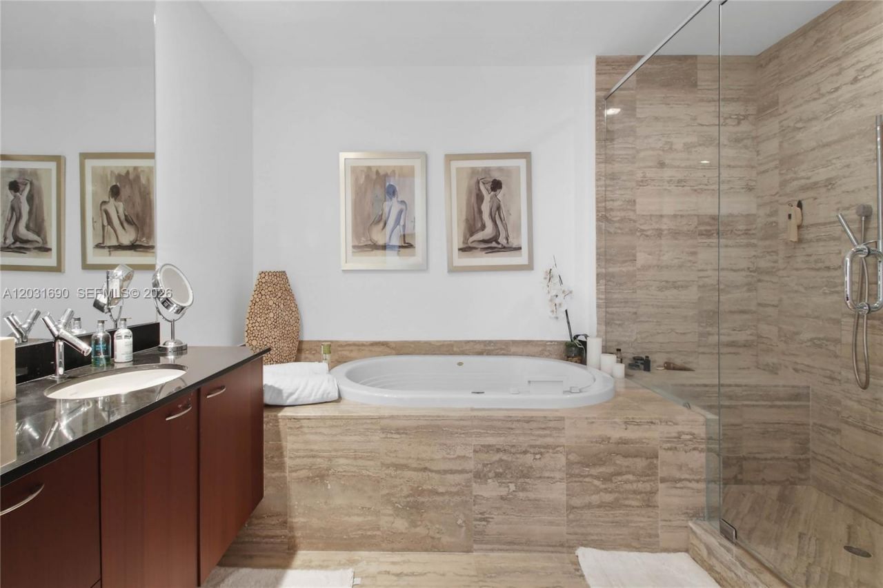 15811 Collins Ave , Unit 403, Sunny Isles Beach, FL 33160 Photo