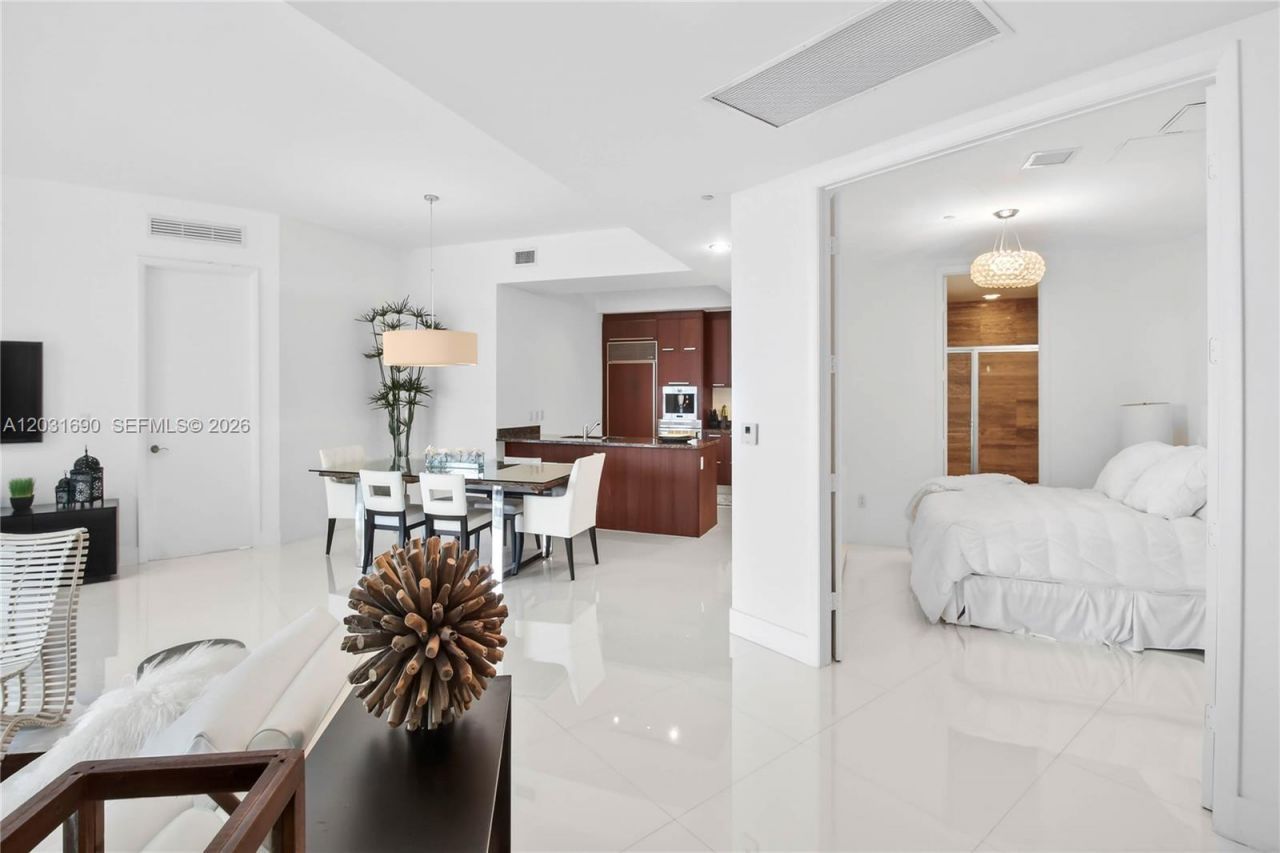 15811 Collins Ave , Unit 403, Sunny Isles Beach, FL 33160 Photo