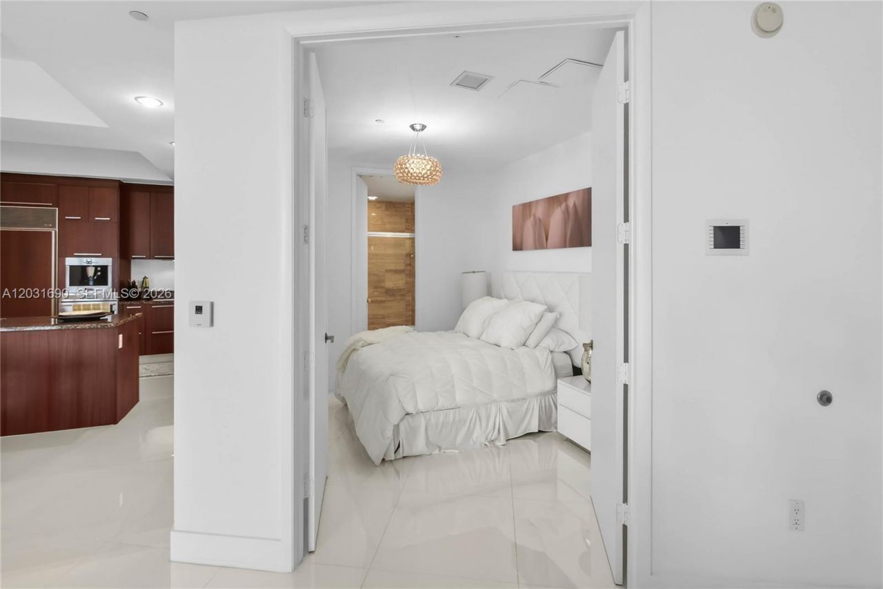 15811 Collins Ave , Unit 403, Sunny Isles Beach, FL 33160 Photo