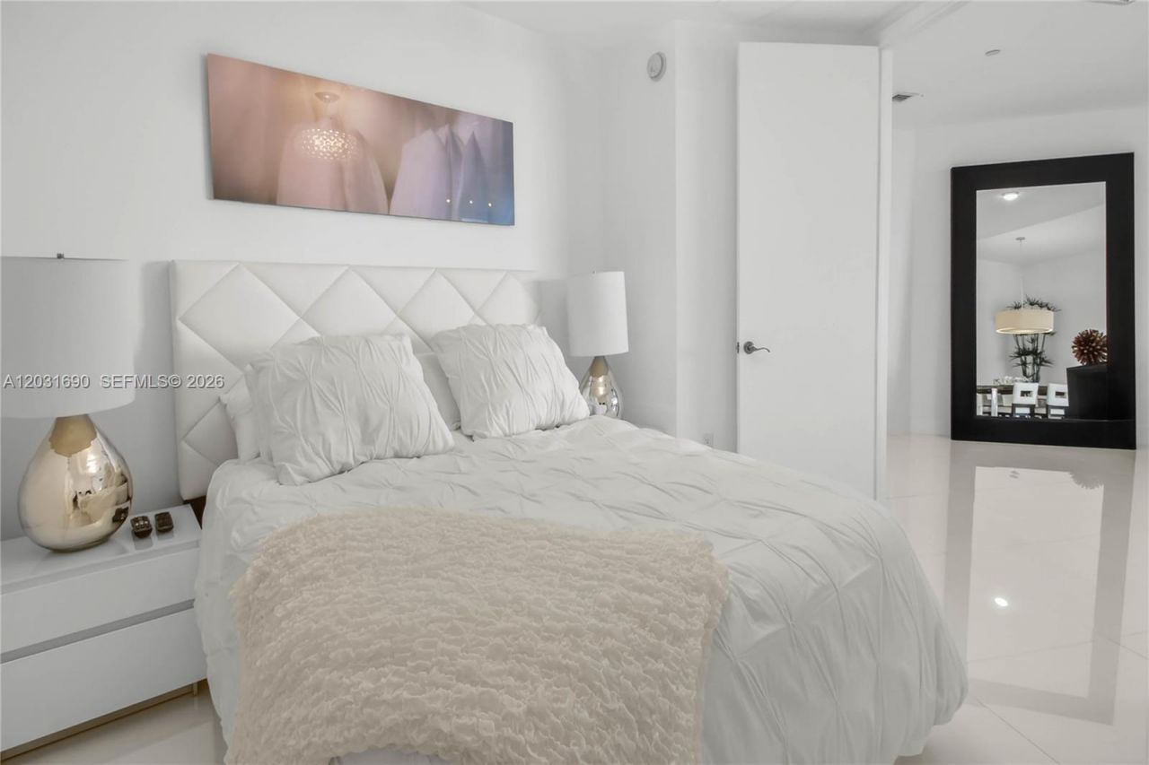 15811 Collins Ave , Unit 403, Sunny Isles Beach, FL 33160 Photo