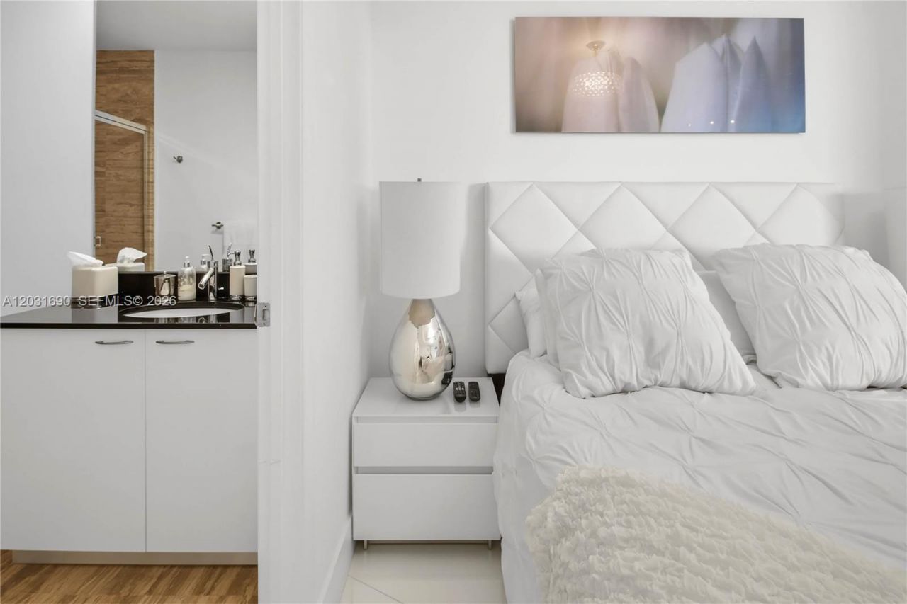 15811 Collins Ave , Unit 403, Sunny Isles Beach, FL 33160 Photo