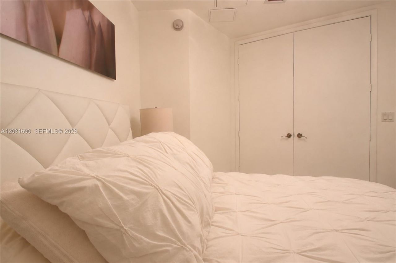 15811 Collins Ave , Unit 403, Sunny Isles Beach, FL 33160 Photo