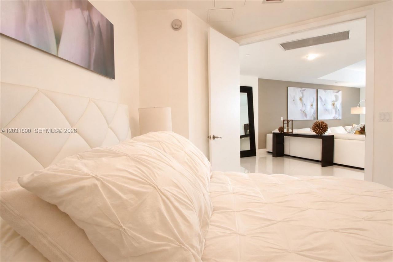 15811 Collins Ave , Unit 403, Sunny Isles Beach, FL 33160 Photo