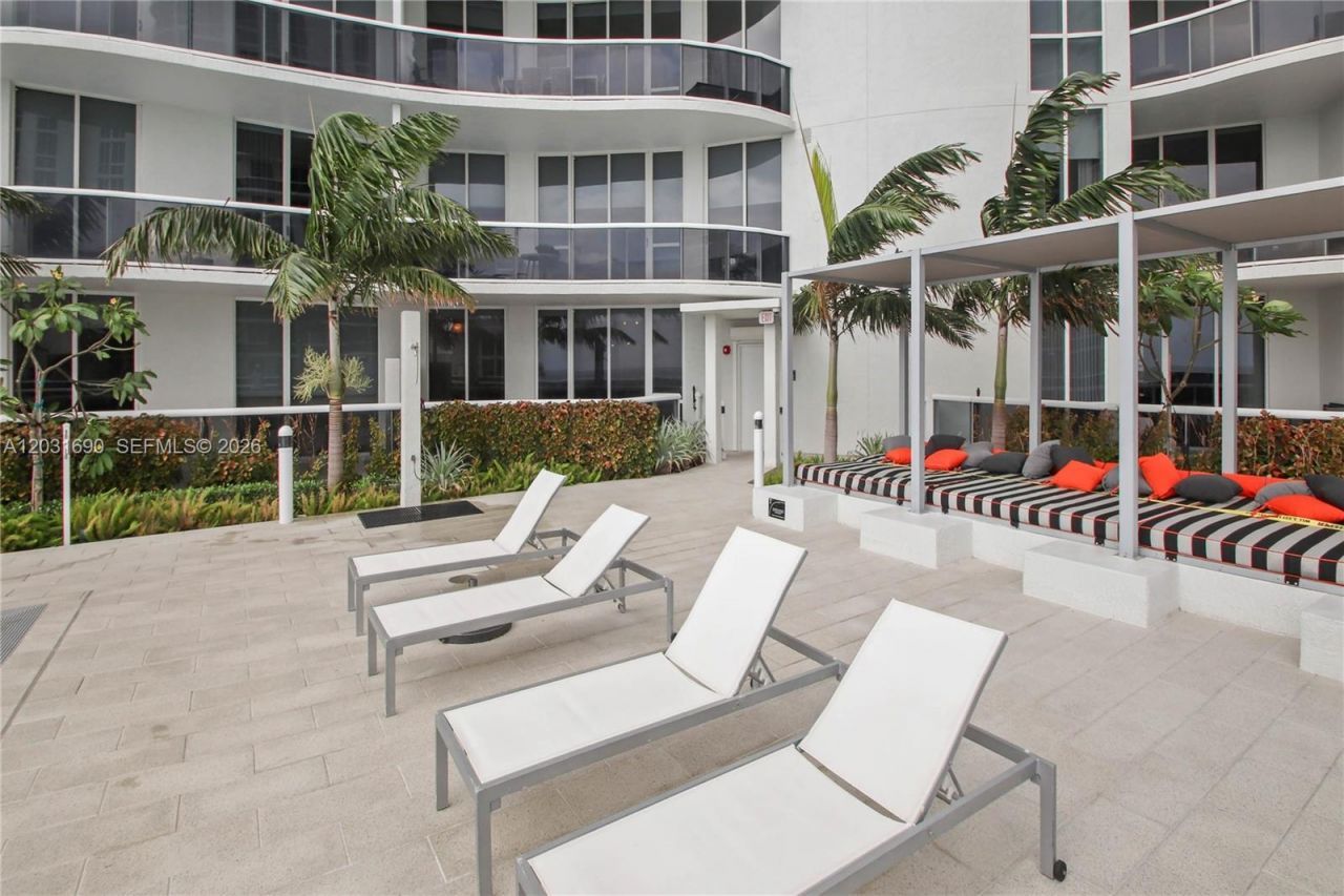 15811 Collins Ave , Unit 403, Sunny Isles Beach, FL 33160 Photo
