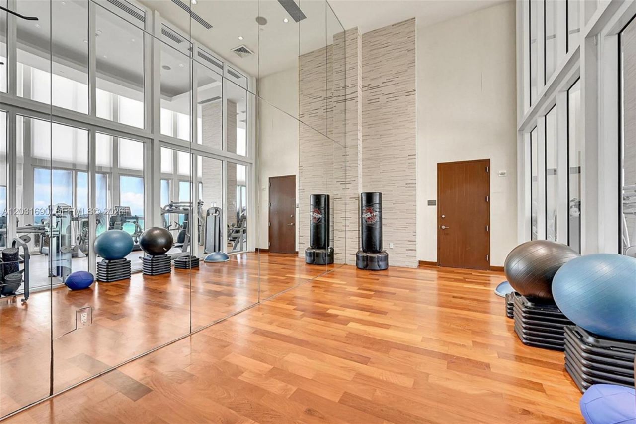 15811 Collins Ave , Unit 403, Sunny Isles Beach, FL 33160 Photo