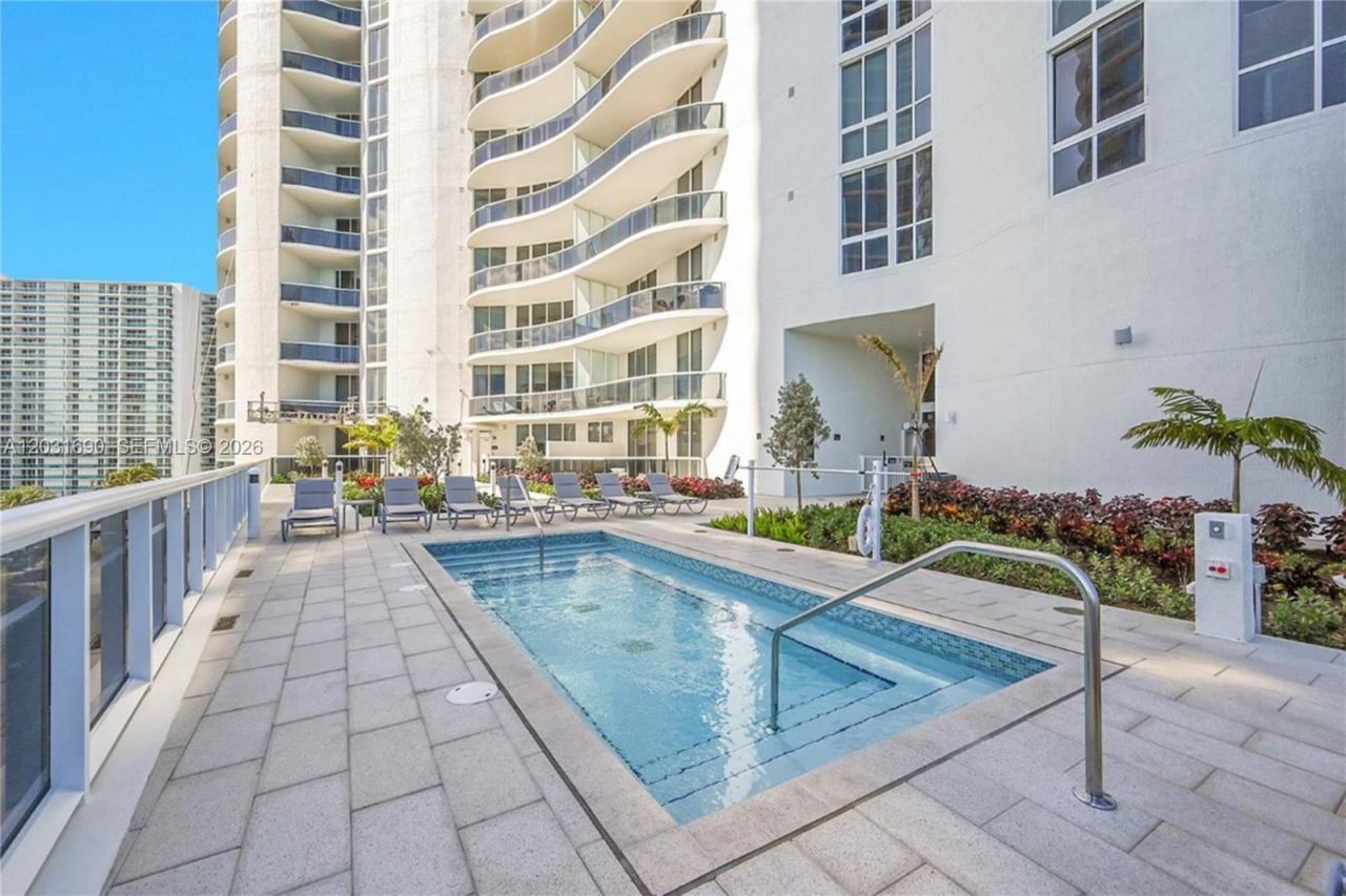 15811 Collins Ave , Unit 403, Sunny Isles Beach, FL 33160 Photo