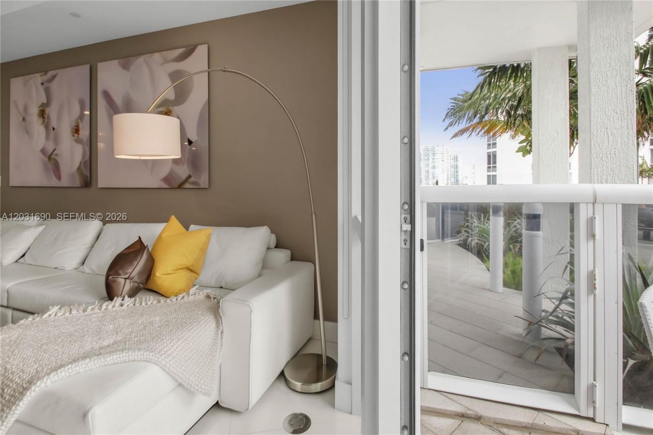 15811 Collins Ave , Unit 403, Sunny Isles Beach, FL 33160 Photo