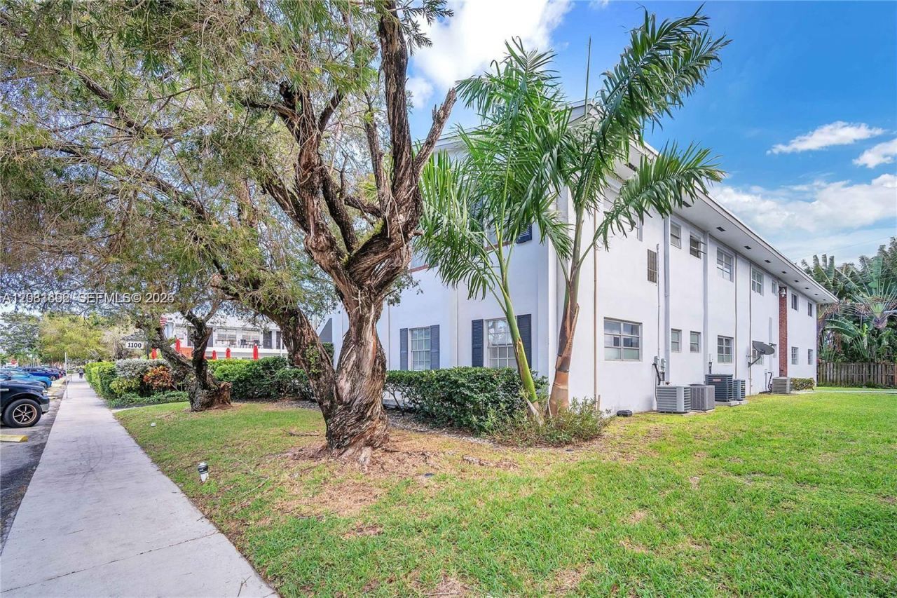 1100 Atlantic Shores Blvd , Unit 402, Hallandale Beach, FL 33009 Photo