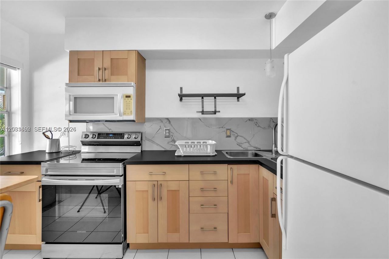 1100 Atlantic Shores Blvd , Unit 402, Hallandale Beach, FL 33009 Photo