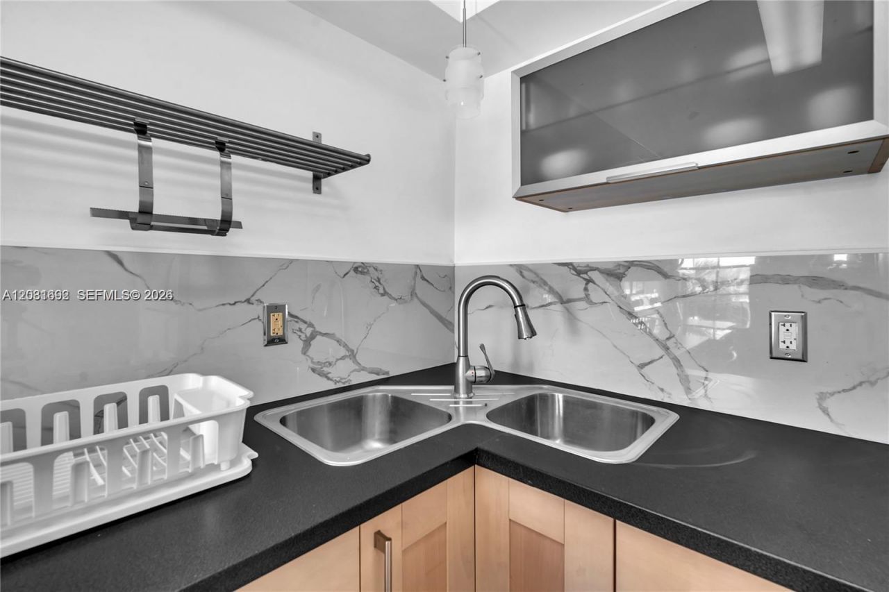 1100 Atlantic Shores Blvd , Unit 402, Hallandale Beach, FL 33009 Photo