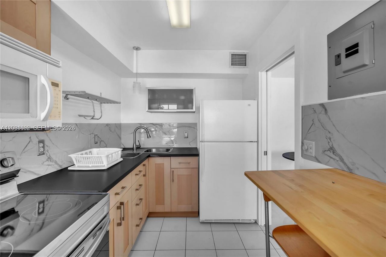 1100 Atlantic Shores Blvd , Unit 402, Hallandale Beach, FL 33009 Photo