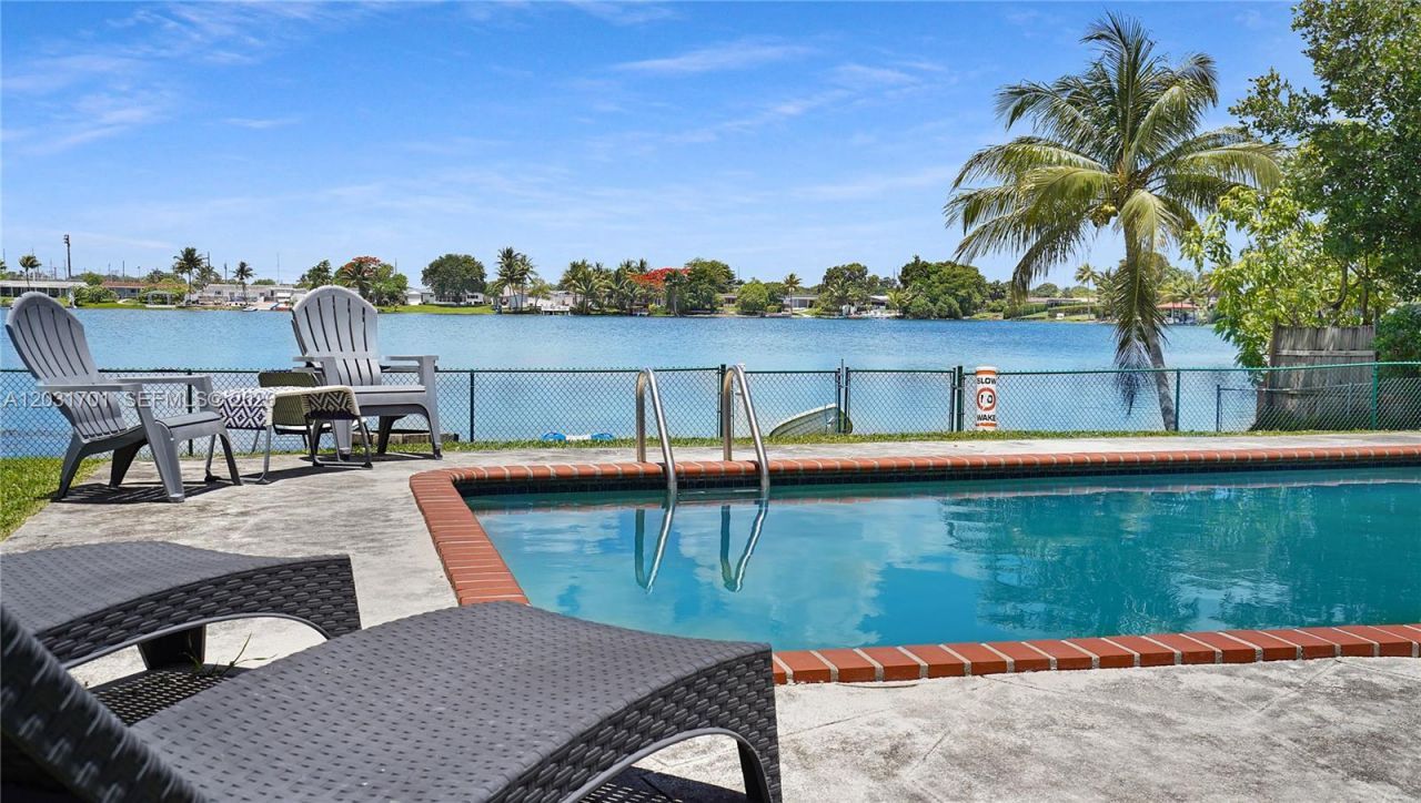 6220 W 10th Ave, Hialeah, FL 33012 Photo