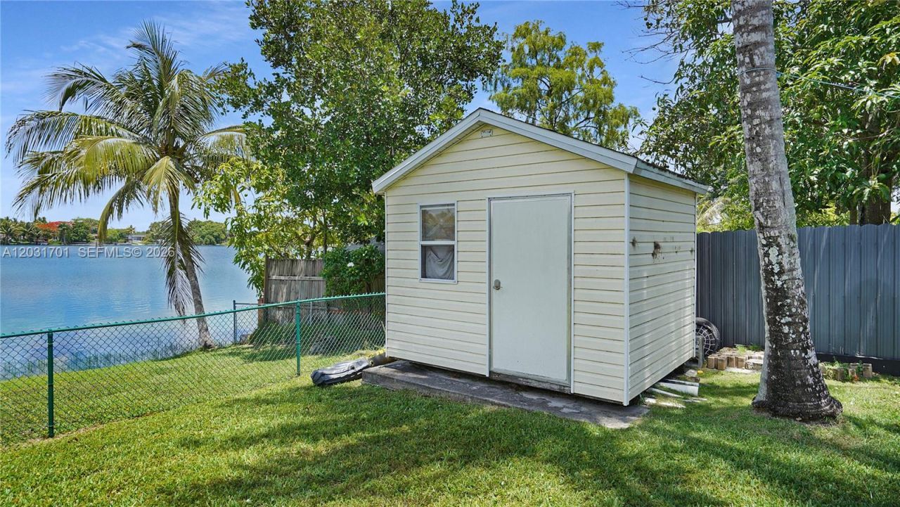 6220 W 10th Ave, Hialeah, FL 33012 Photo