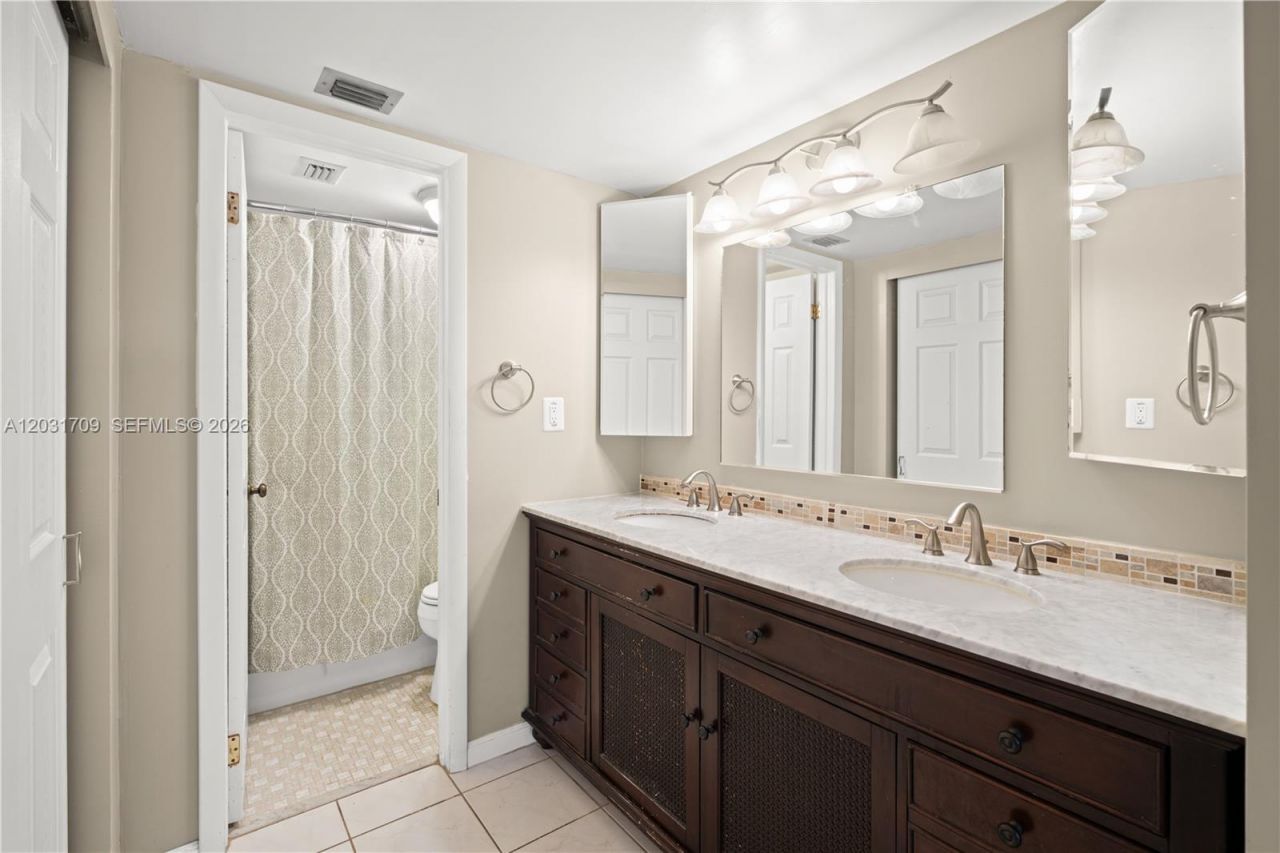 901 Colony Point Cir , Unit 112, Pembroke Pines, FL 33026 Photo