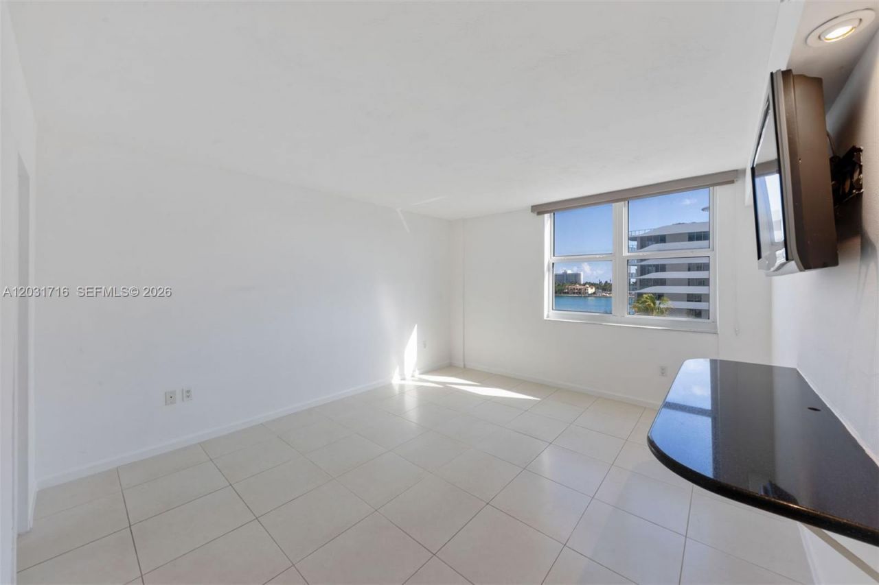 10350 W Bay Harbor Dr , Unit 5E, Bay Harbor Islands, FL 33154 Photo