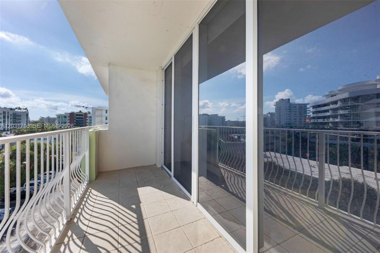 10350 W Bay Harbor Dr , Unit 5E, Bay Harbor Islands, FL 33154 Photo