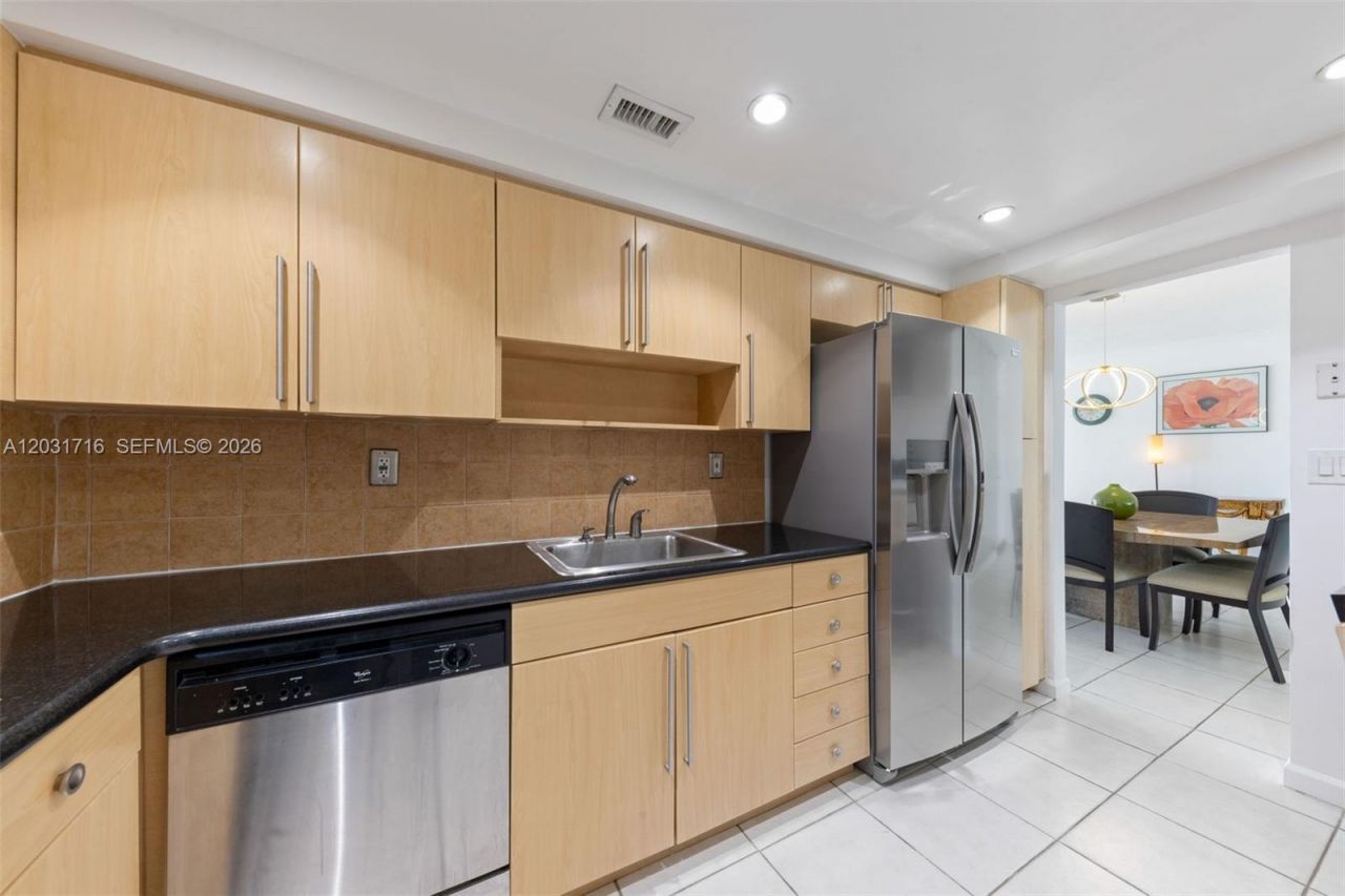 10350 W Bay Harbor Dr , Unit 5E, Bay Harbor Islands, FL 33154 Photo