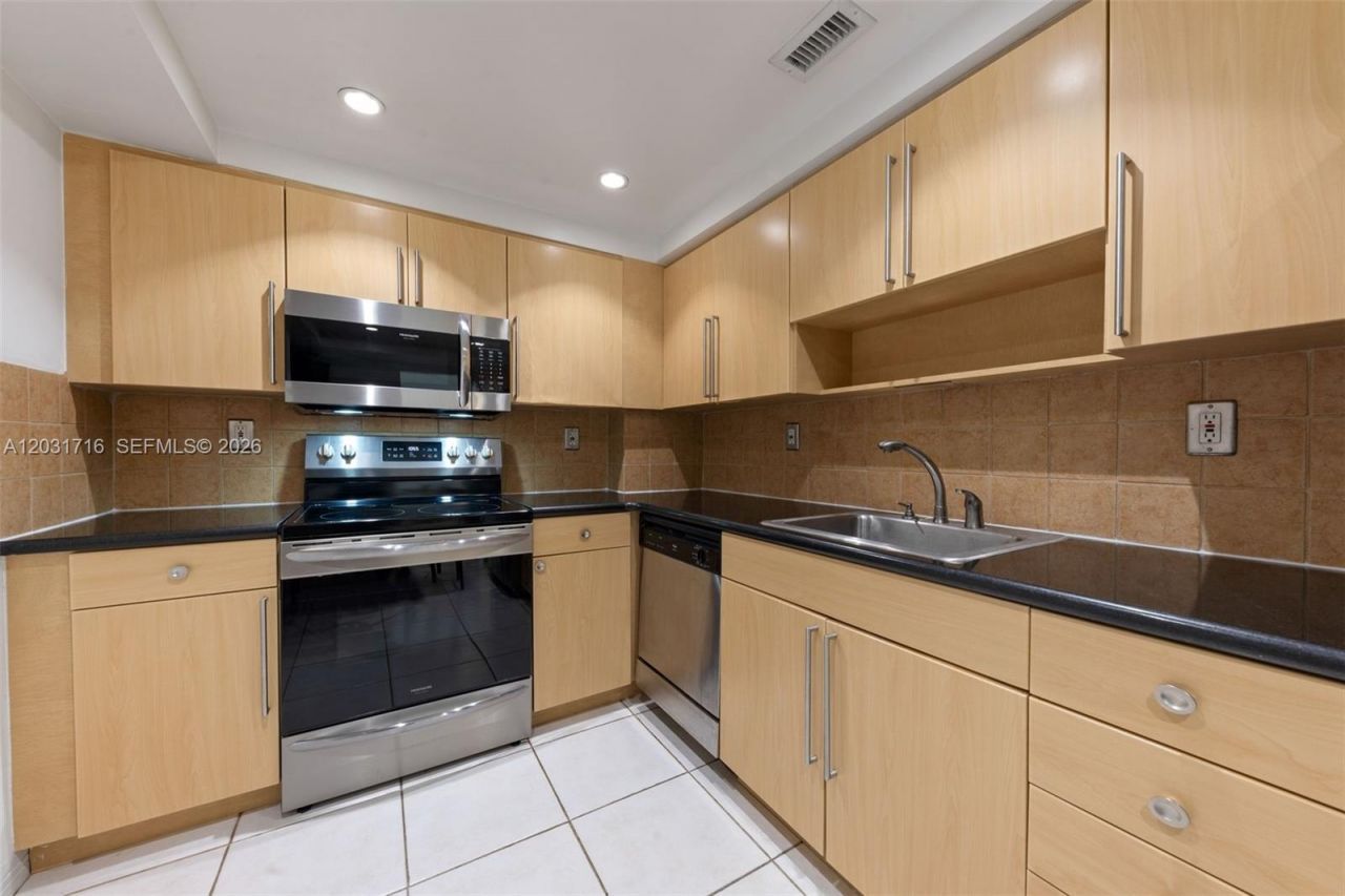 10350 W Bay Harbor Dr , Unit 5E, Bay Harbor Islands, FL 33154 Photo