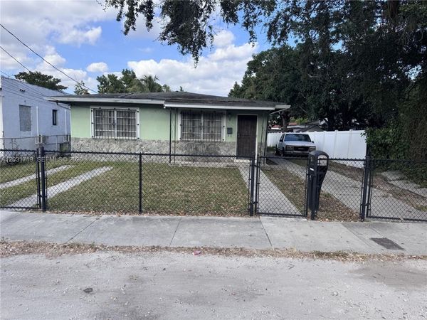1369 NW 30th St , Miami, FL 33142