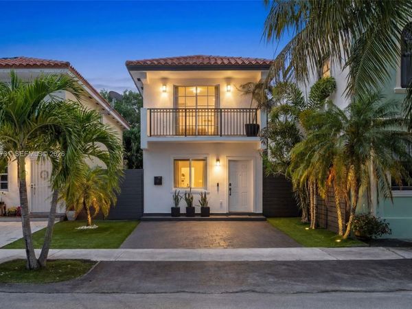 2752 SW 11th St , Miami, FL 33135