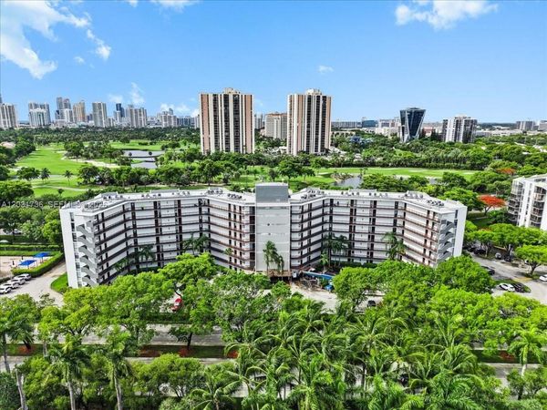 3101 N Country Club Dr , Unit 209, Aventura, FL 33180