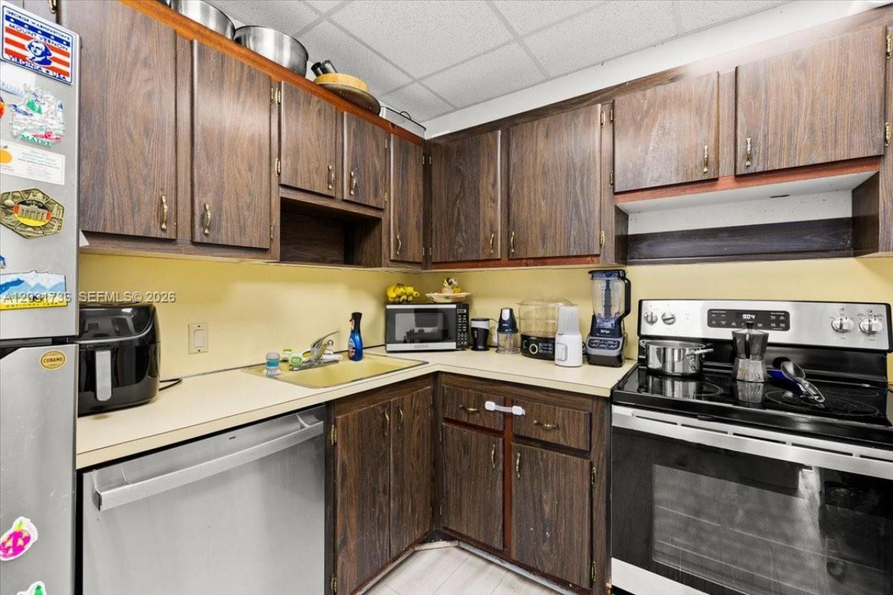 3101 N Country Club Dr , Unit 209, Aventura, FL 33180 Photo