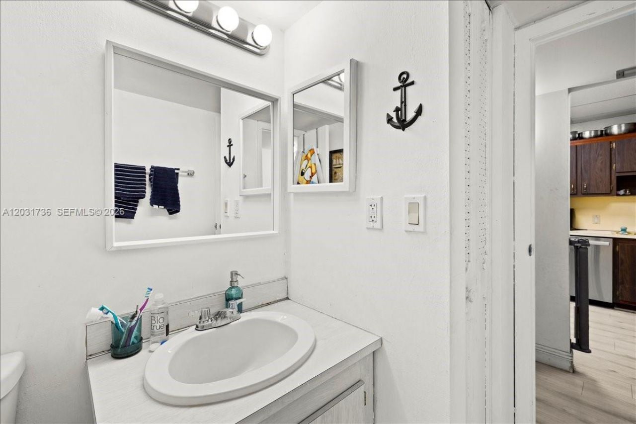 3101 N Country Club Dr , Unit 209, Aventura, FL 33180 Photo