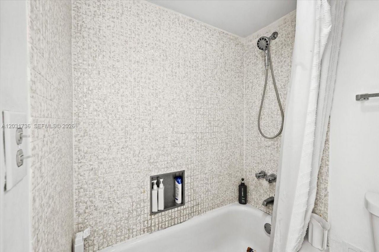 3101 N Country Club Dr , Unit 209, Aventura, FL 33180 Photo