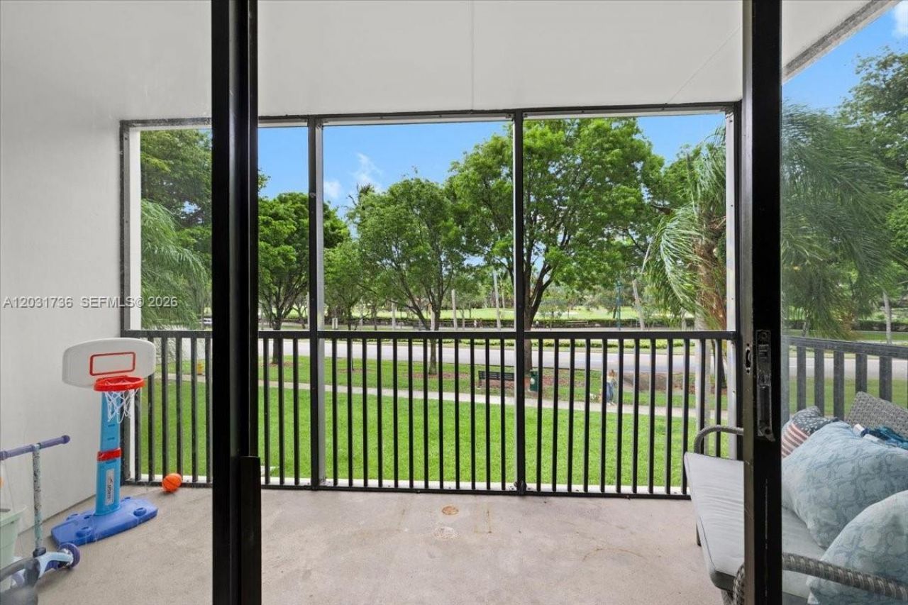 3101 N Country Club Dr , Unit 209, Aventura, FL 33180 Photo