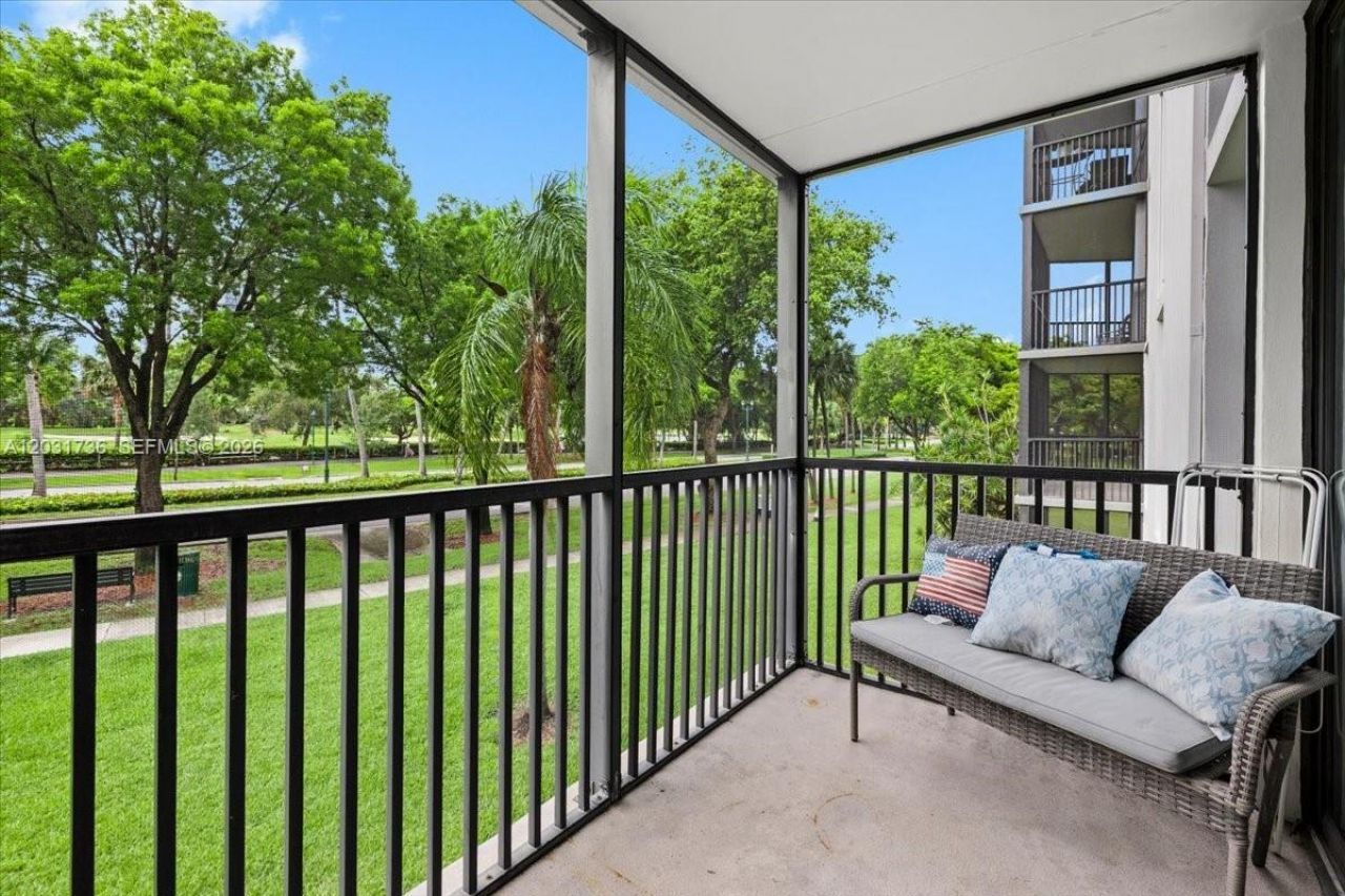 3101 N Country Club Dr , Unit 209, Aventura, FL 33180 Photo