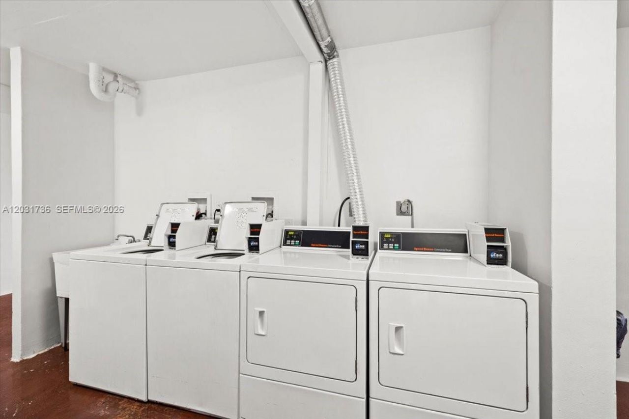 3101 N Country Club Dr , Unit 209, Aventura, FL 33180 Photo