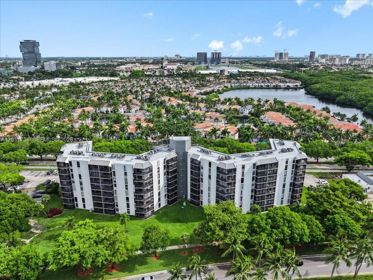 3101 N Country Club Dr , Unit 209, Aventura, FL 33180 Photo