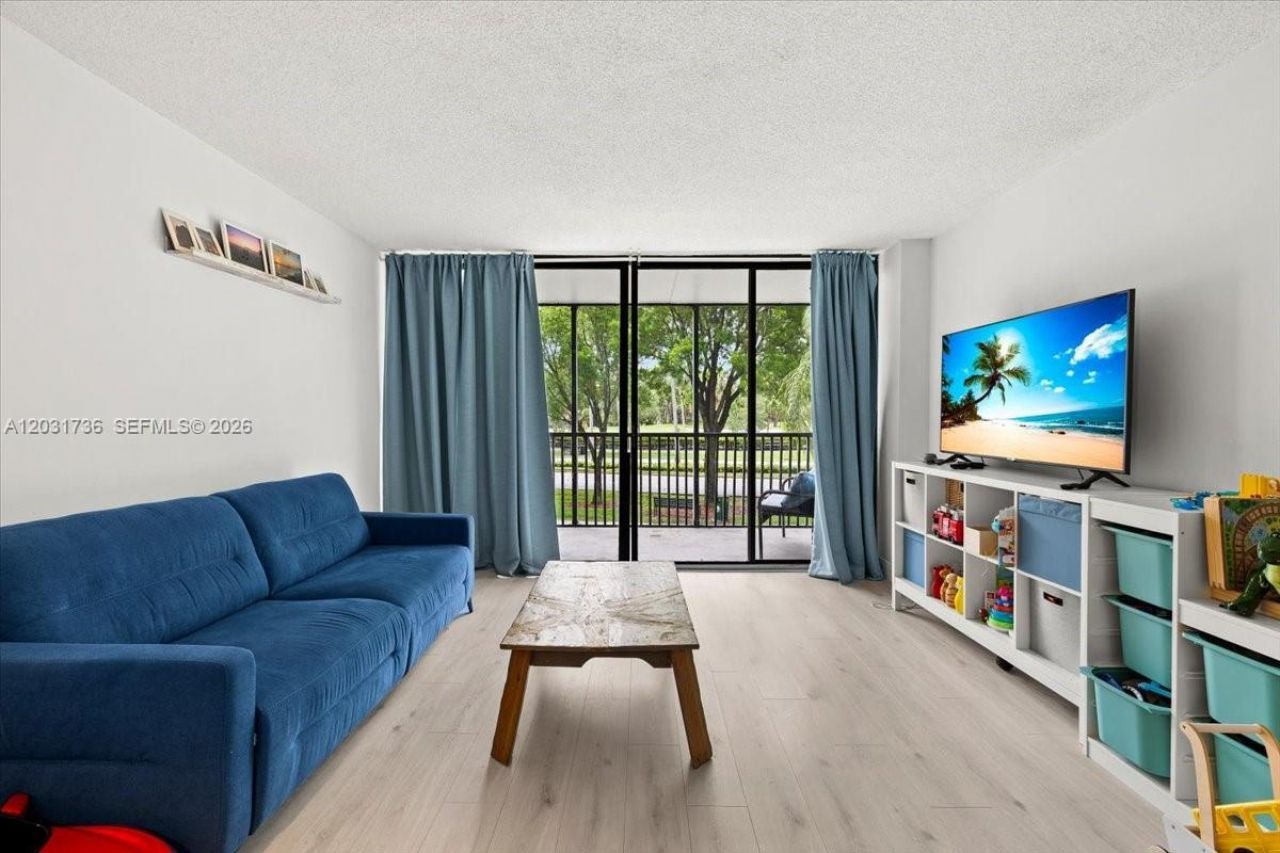 3101 N Country Club Dr , Unit 209, Aventura, FL 33180 Photo