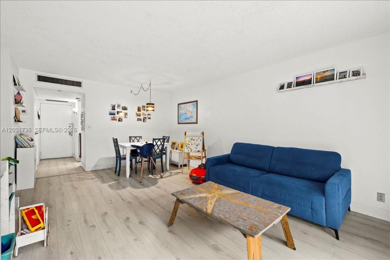 3101 N Country Club Dr , Unit 209, Aventura, FL 33180 Photo
