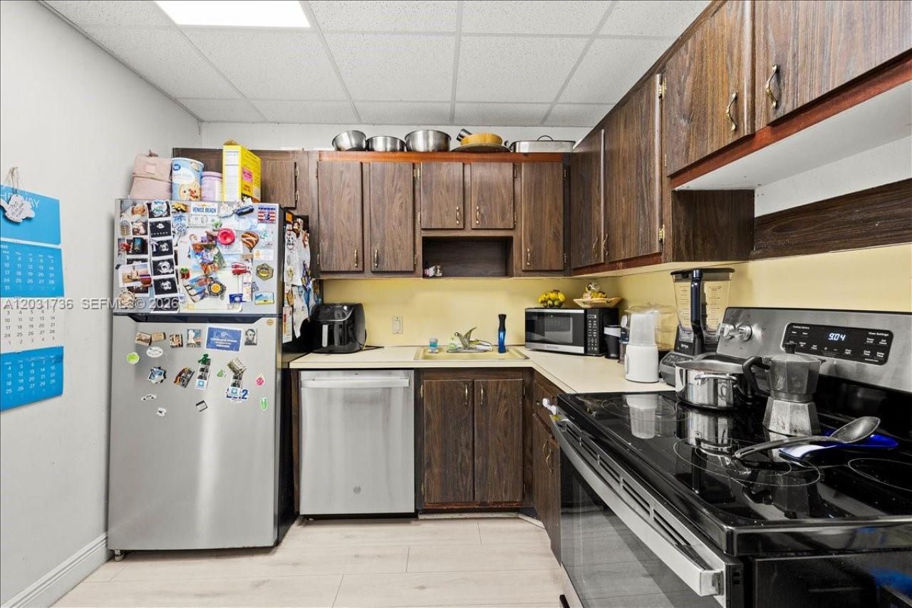 3101 N Country Club Dr , Unit 209, Aventura, FL 33180 Photo