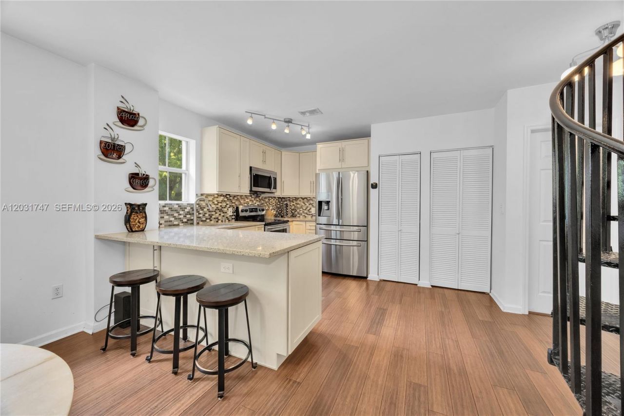 2850 Coconut Ave , Unit 15, Miami, FL 33133 Photo