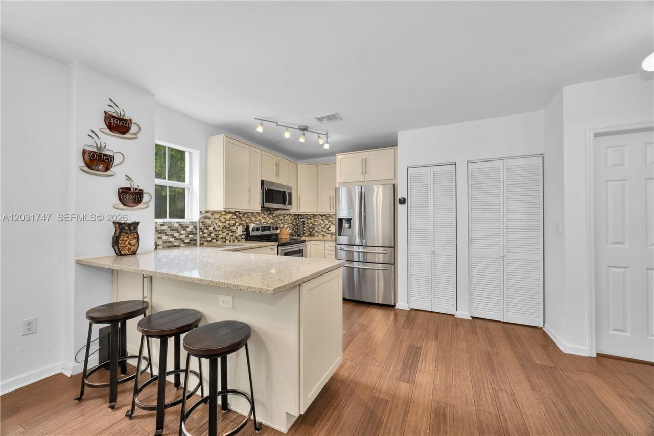 2850 Coconut Ave , Unit 15, Miami, FL 33133 Photo