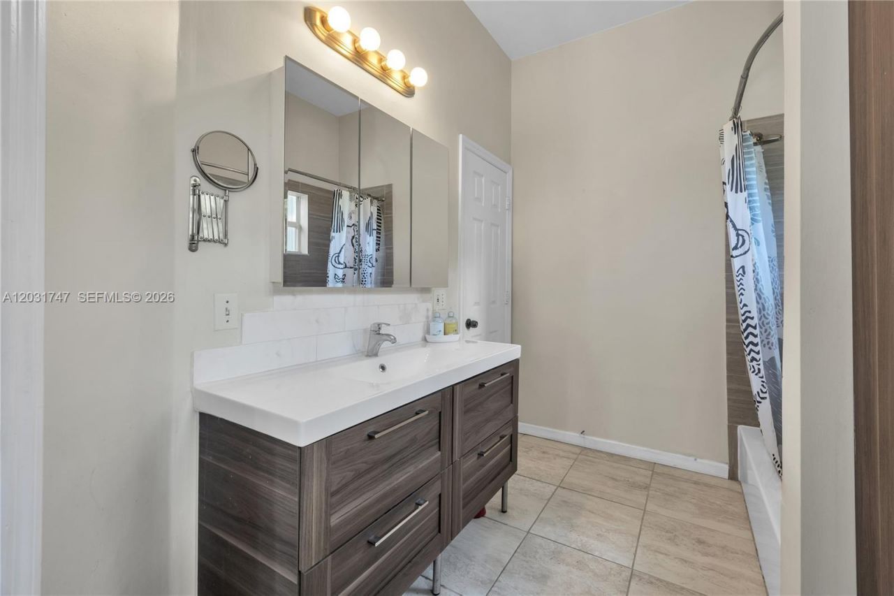 2850 Coconut Ave , Unit 15, Miami, FL 33133 Photo