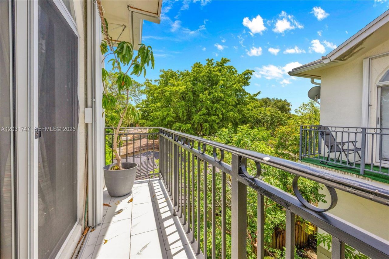 2850 Coconut Ave , Unit 15, Miami, FL 33133 Photo